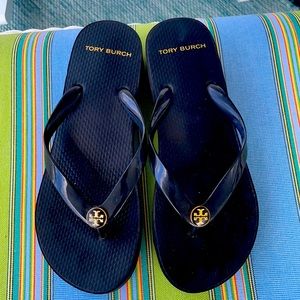 Tory Burch Flip Fops. Black! Excellent Condition!!